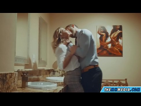 ❤️ Lè yon blond bèl sedui ou nan yon twalèt piblik Videyo pònografi nan pònografi ht.xlxxporno.ru ❌️